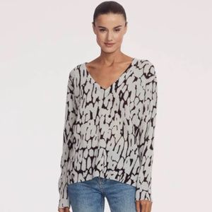 360 Cashmere Elyza Printed V-Neck Size Small 100% Cashmere! NEVER WORN NWT